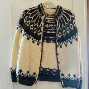 Handmade Icelandic Lamb's Wool Sweater Cardigan - Fits like Sm